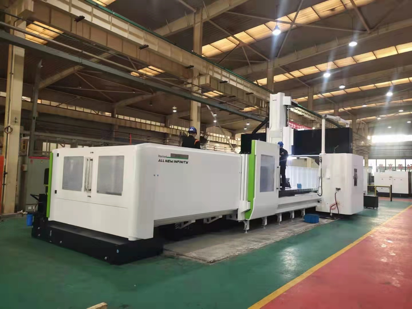 臺(tái)灣協(xié)鴻五面體龍門加工中心安裝完成