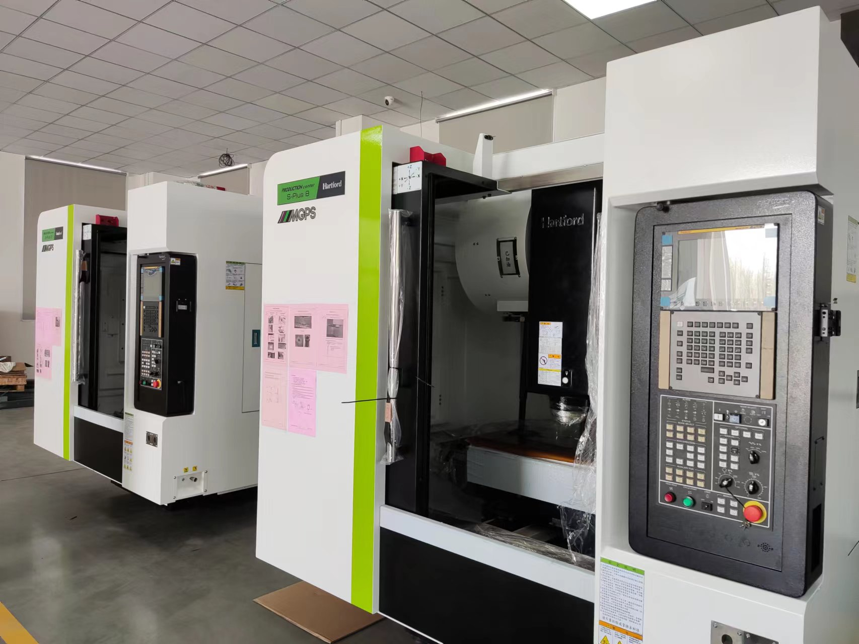 臺(tái)灣協(xié)鴻立式加工中心設(shè)備到達(dá)客戶工廠